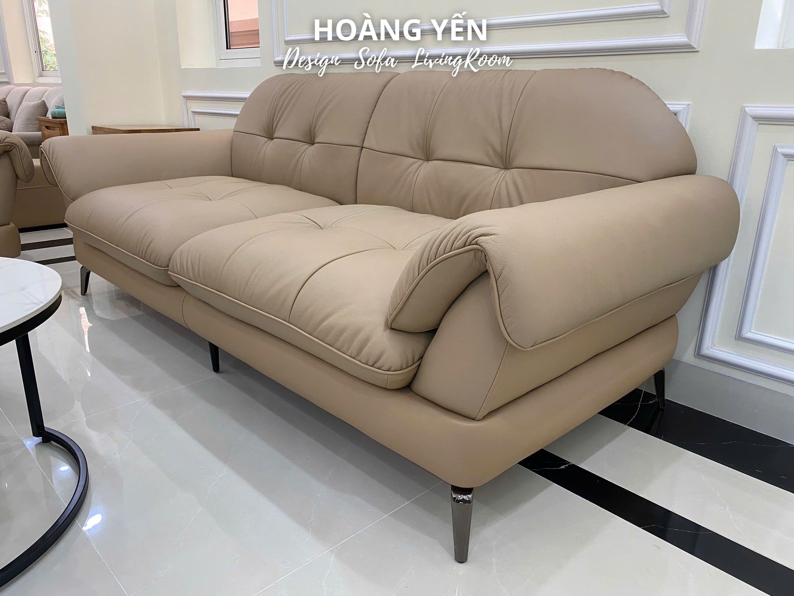 Tay ghế có một lớp đệm mỏng cuộn thêm lớp đệm dày hơn
