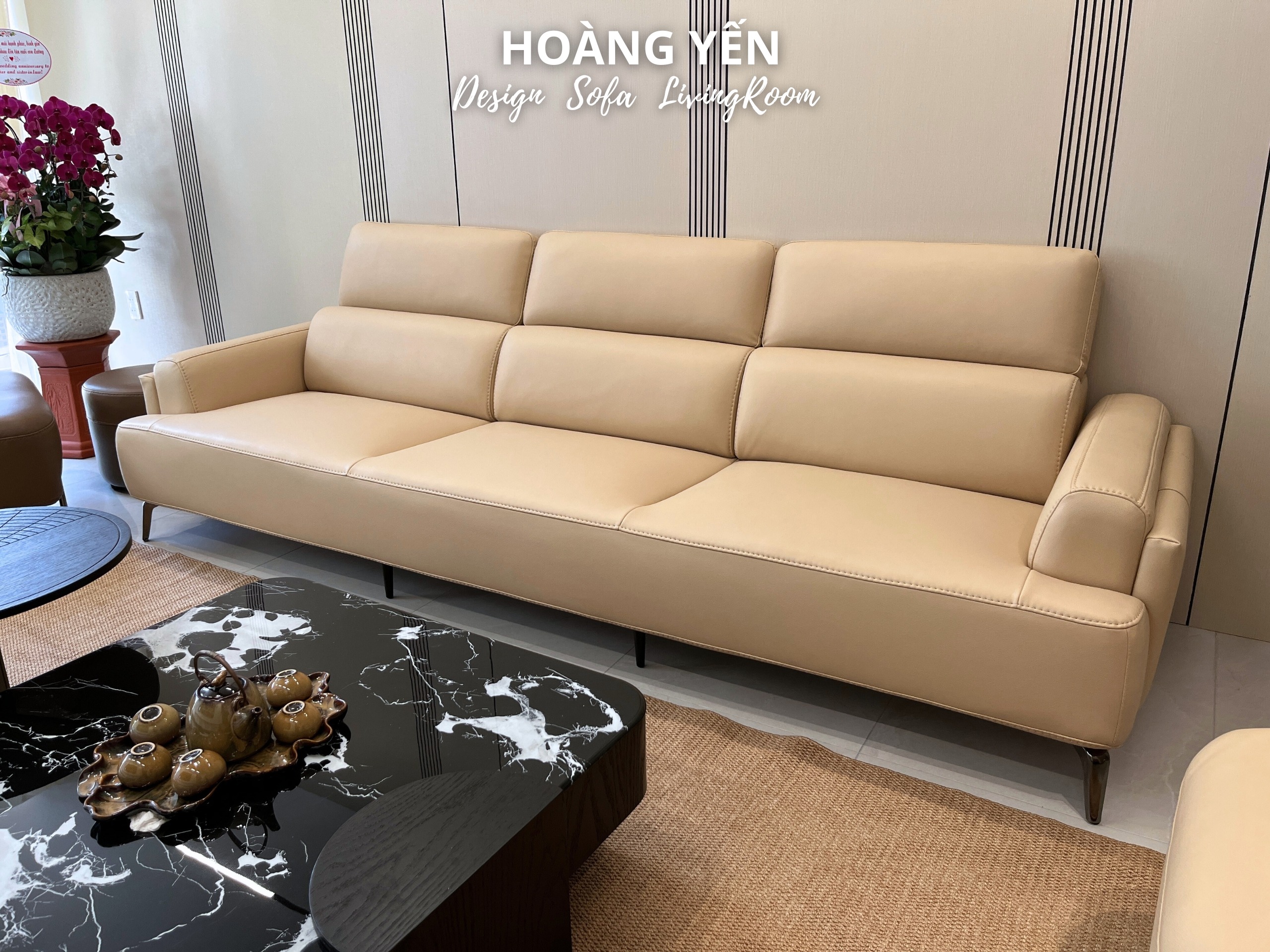 Đệm văng dài có đường nhấn chia 3 khoang