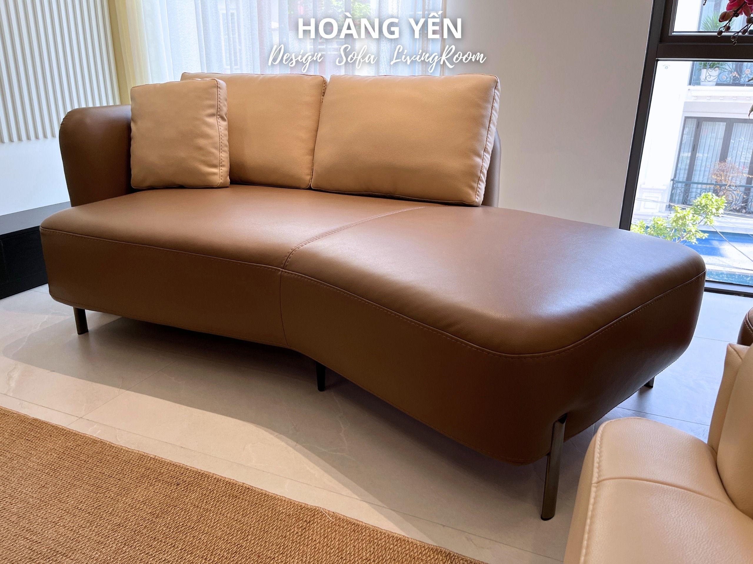 Đệm ghế cong có đường may nổi ở mặt đệm và viền giữ form bền đẹp