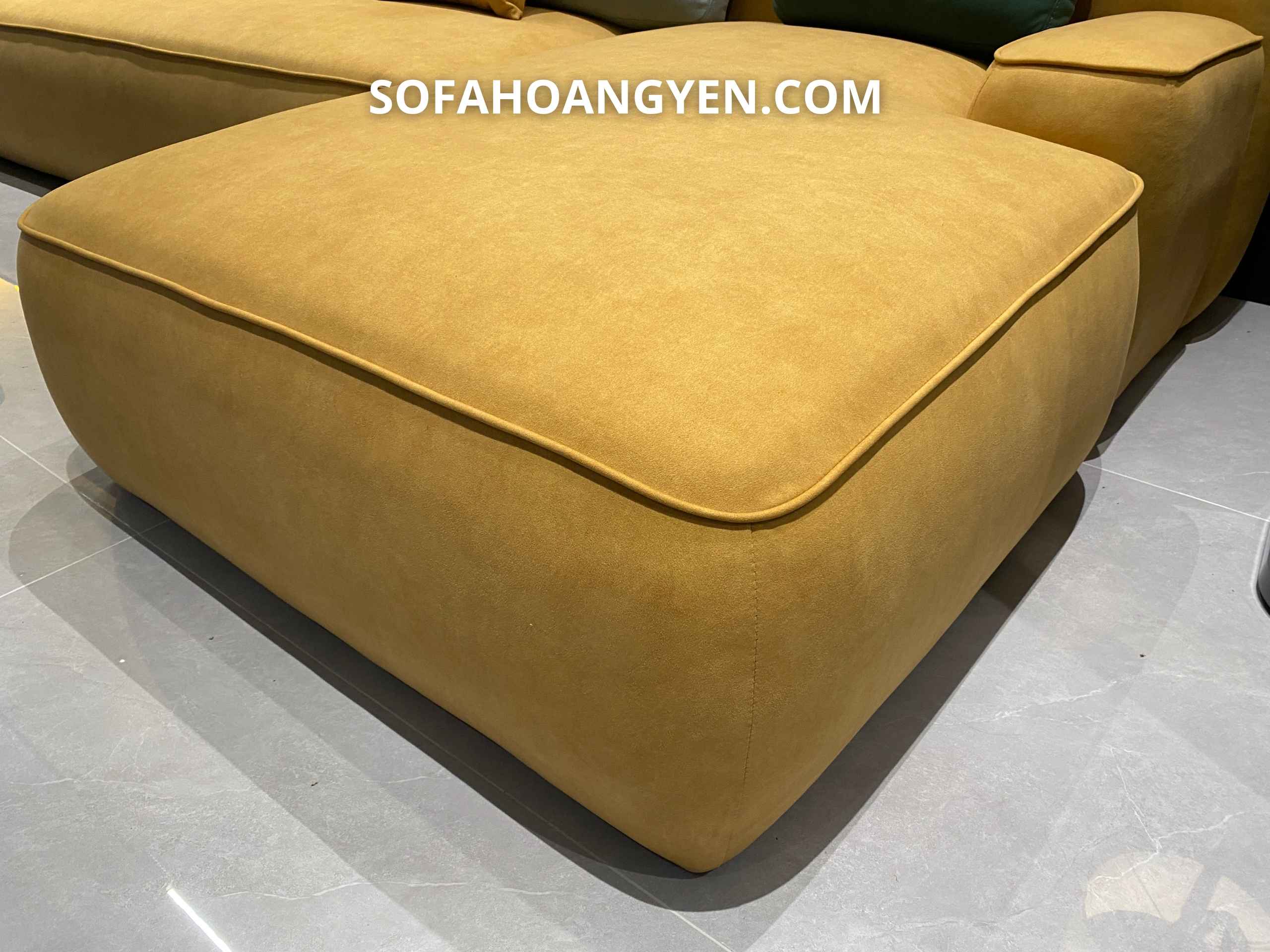 Đệm góc L ghép với văng dài, căng bồng bềnh.