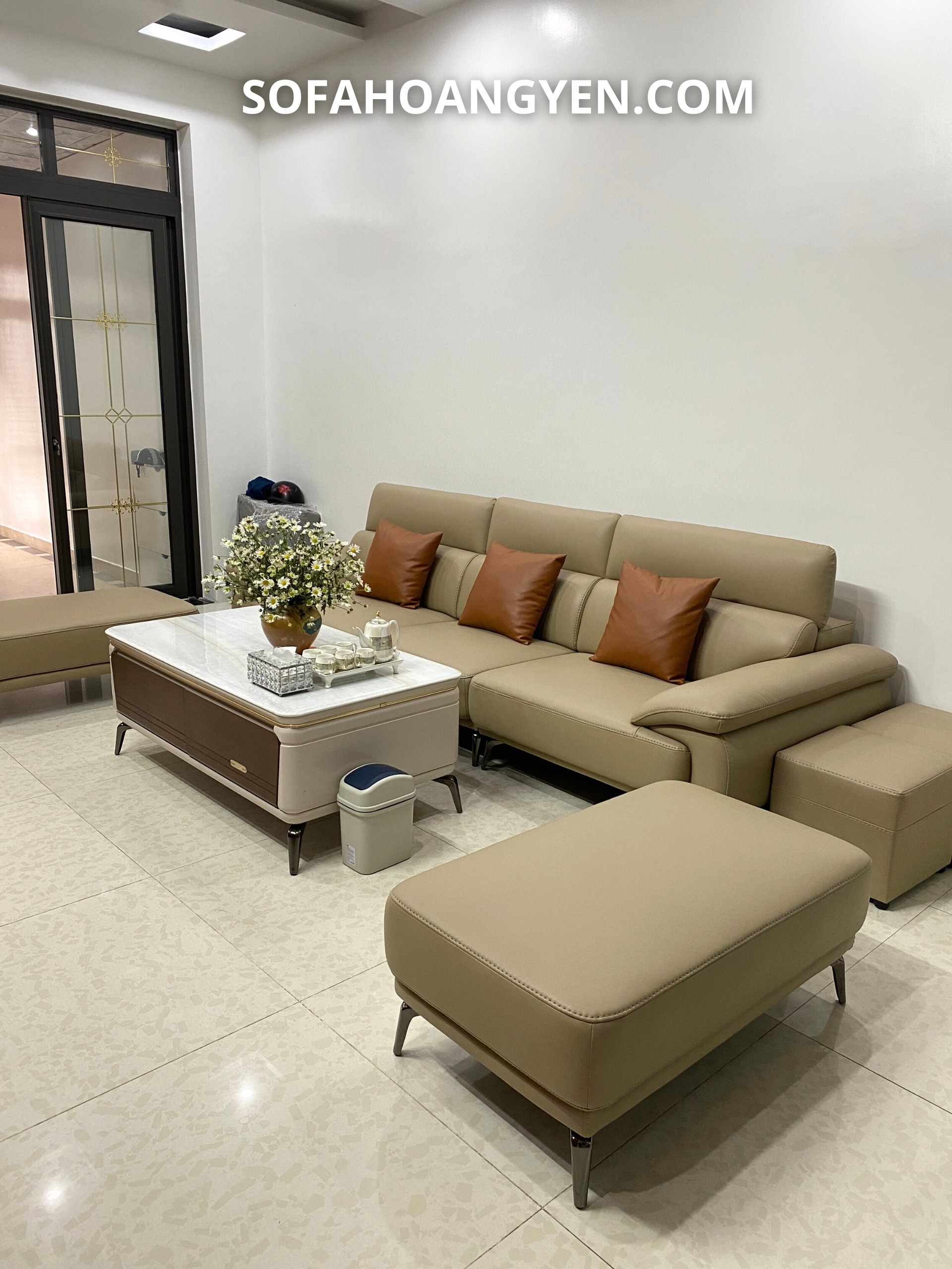 Bàn giao sofa văng da SHY434 kem tối (8)