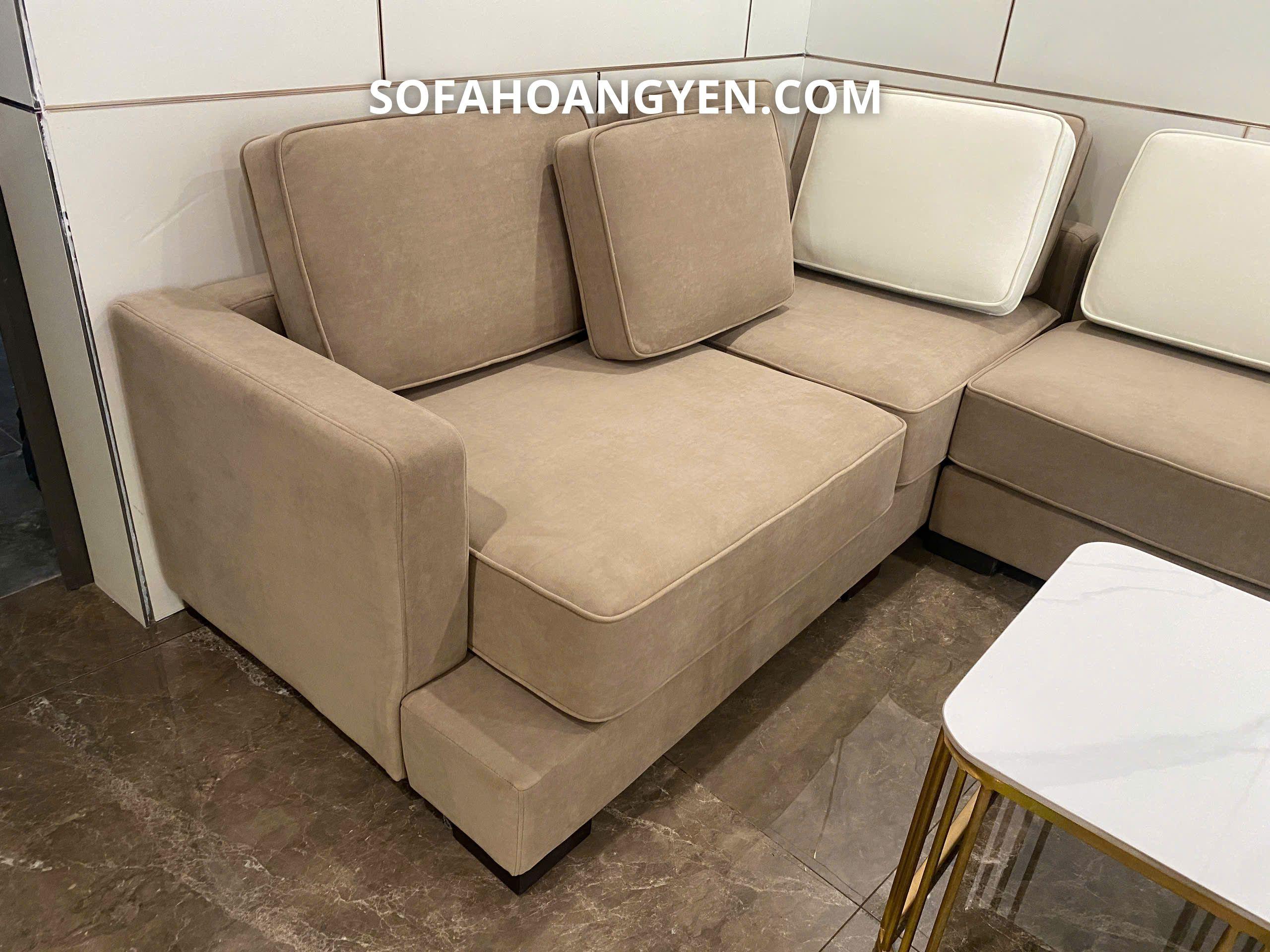 Toàn bộ đệm đều có viền nổi chạy quanh, giúp hình khối rõ nét và tăng độ hoàn thiện.