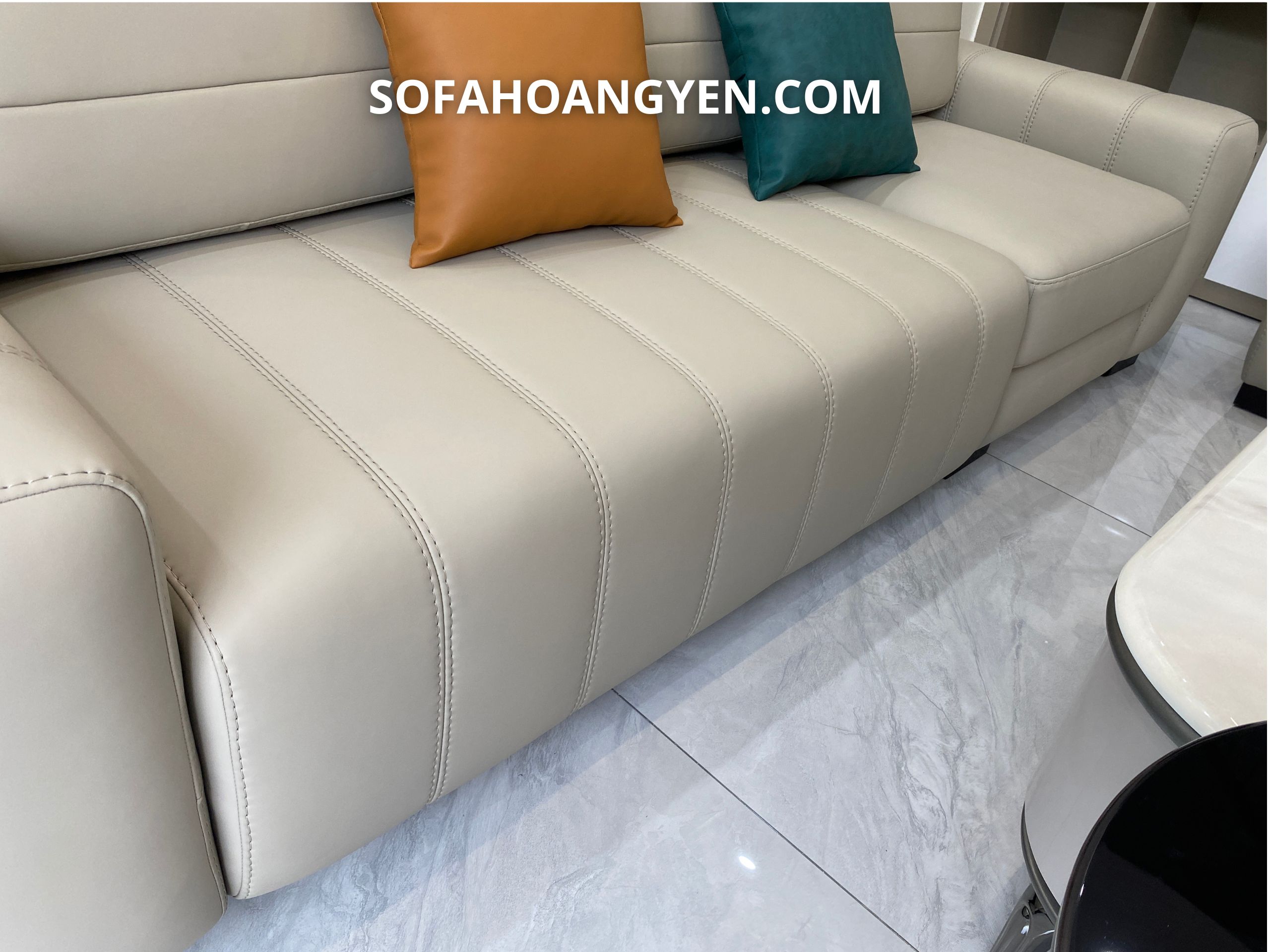 Bề mặt da ít bám bụi, dễ lau chùi và thuận tiện cho việc vệ sinh hằng ngày.