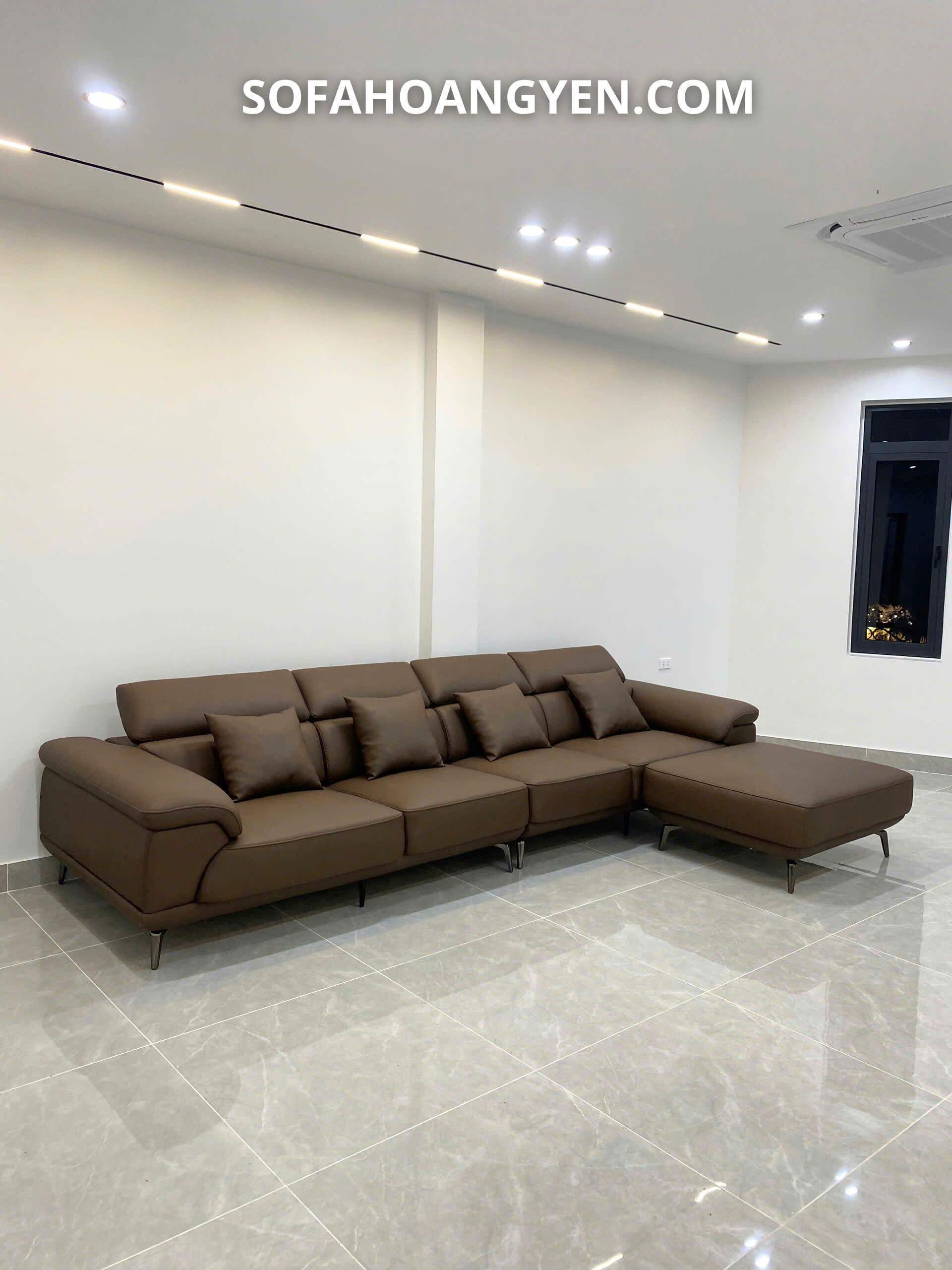 Sofa da góc L tôn lên vẻ đẹp sang trọng, lịch lãm cho tổng thể không gian sống.